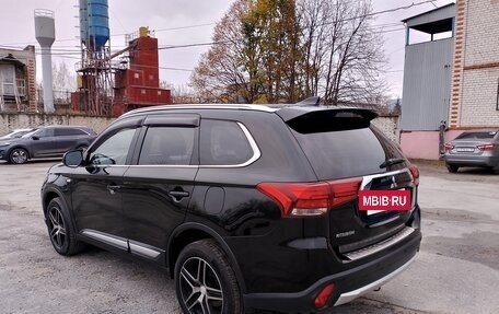 Mitsubishi Outlander III рестайлинг 3, 2017 год, 1 650 000 рублей, 7 фотография