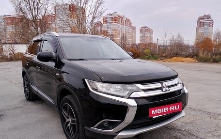 Mitsubishi Outlander III рестайлинг 3, 2017 год, 1 650 000 рублей, 3 фотография