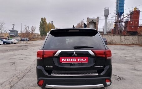 Mitsubishi Outlander III рестайлинг 3, 2017 год, 1 650 000 рублей, 8 фотография