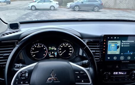 Mitsubishi Outlander III рестайлинг 3, 2017 год, 1 650 000 рублей, 15 фотография