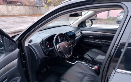 Mitsubishi Outlander III рестайлинг 3, 2017 год, 1 650 000 рублей, 12 фотография