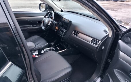 Mitsubishi Outlander III рестайлинг 3, 2017 год, 1 650 000 рублей, 11 фотография