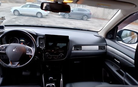 Mitsubishi Outlander III рестайлинг 3, 2017 год, 1 650 000 рублей, 13 фотография