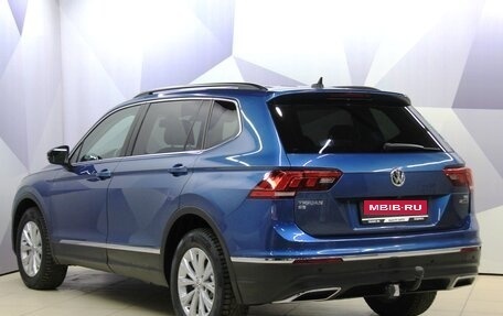 Volkswagen Tiguan II, 2018 год, 2 585 000 рублей, 3 фотография