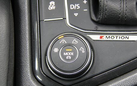 Volkswagen Tiguan II, 2018 год, 2 585 000 рублей, 30 фотография