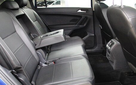 Volkswagen Tiguan II, 2018 год, 2 585 000 рублей, 38 фотография