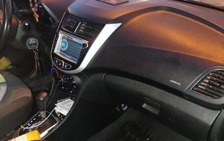 Hyundai Solaris II рестайлинг, 2011 год, 550 000 рублей, 10 фотография