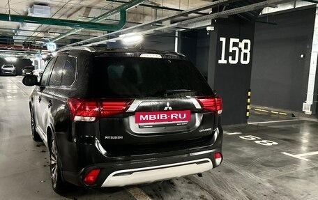 Mitsubishi Outlander III рестайлинг 3, 2019 год, 2 300 000 рублей, 4 фотография