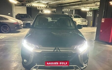 Mitsubishi Outlander III рестайлинг 3, 2019 год, 2 300 000 рублей, 7 фотография