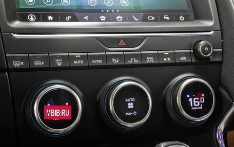 Jaguar E-Pace, 2018 год, 1 798 000 рублей, 18 фотография