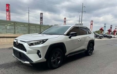 Toyota RAV4, 2022 год, 2 890 000 рублей, 1 фотография