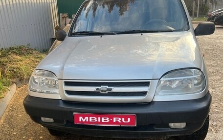 Chevrolet Niva I рестайлинг, 2004 год, 145 000 рублей, 1 фотография