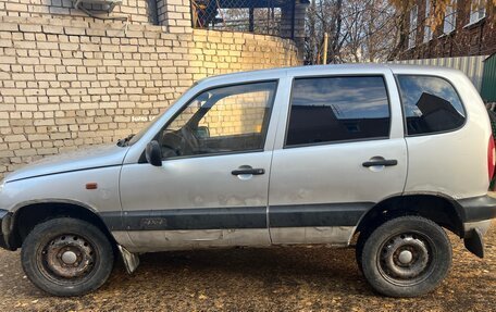 Chevrolet Niva I рестайлинг, 2004 год, 145 000 рублей, 2 фотография