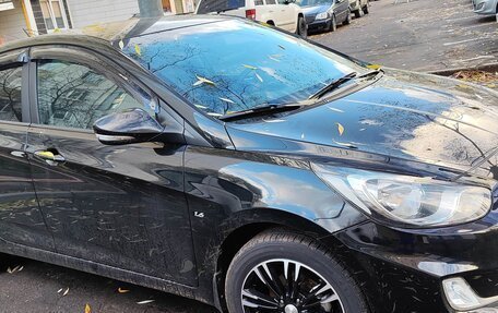 Hyundai Solaris II рестайлинг, 2012 год, 1 000 000 рублей, 5 фотография