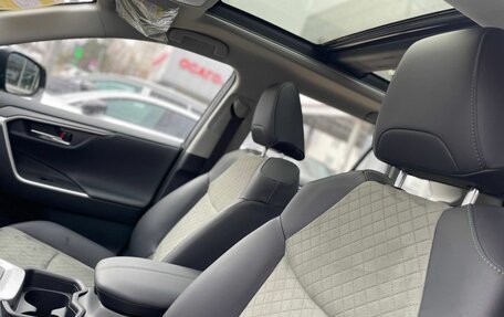 Toyota RAV4, 2025 год, 3 850 000 рублей, 12 фотография