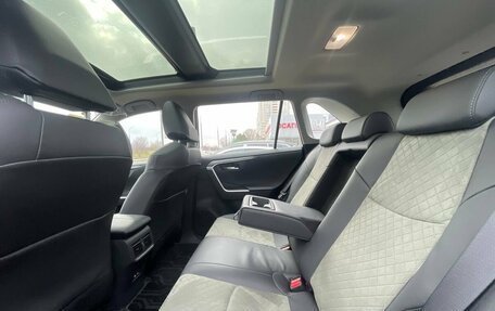 Toyota RAV4, 2025 год, 3 850 000 рублей, 26 фотография