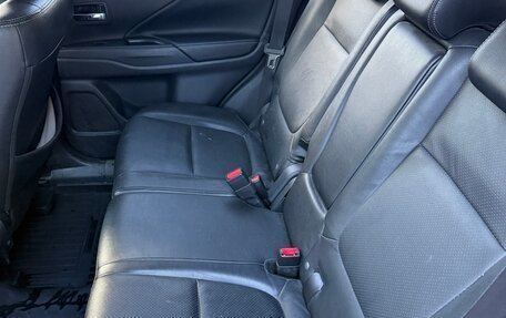 Mitsubishi Outlander III рестайлинг 3, 2014 год, 1 500 000 рублей, 10 фотография