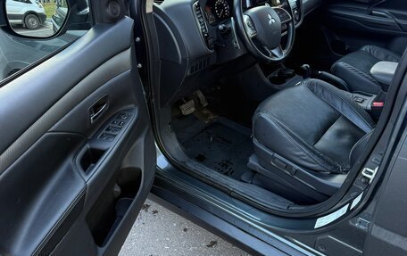 Mitsubishi Outlander III рестайлинг 3, 2014 год, 1 500 000 рублей, 11 фотография