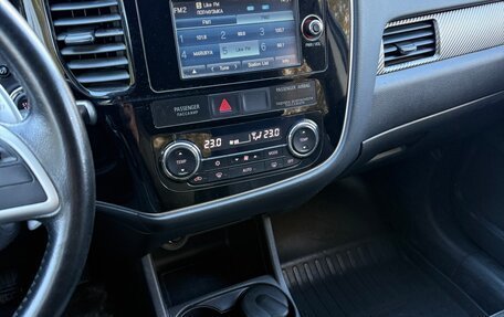 Mitsubishi Outlander III рестайлинг 3, 2014 год, 1 500 000 рублей, 12 фотография