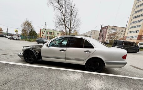 Mercedes-Benz E-Класс, 1997 год, 147 000 рублей, 2 фотография