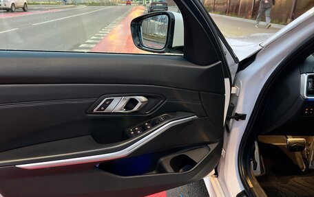 BMW 3 серия, 2019 год, 2 350 000 рублей, 16 фотография