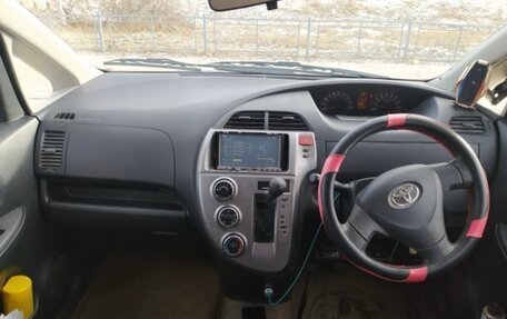 Toyota Ractis I, 2005 год, 430 000 рублей, 2 фотография