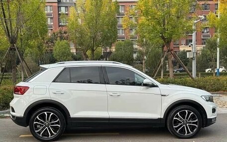 Volkswagen T-Roc I, 2022 год, 2 180 000 рублей, 5 фотография