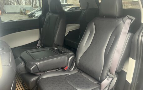 KIA Carnival, 2023 год, 4 200 000 рублей, 7 фотография