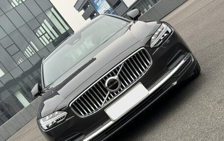 Volvo S90 II рестайлинг, 2022 год, 3 030 000 рублей, 13 фотография