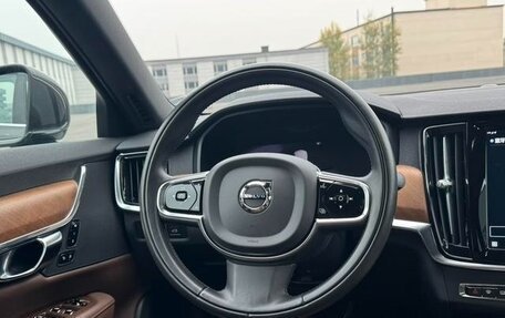 Volvo S90 II рестайлинг, 2022 год, 3 030 000 рублей, 18 фотография