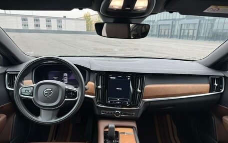 Volvo S90 II рестайлинг, 2022 год, 3 030 000 рублей, 19 фотография