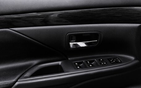 Mitsubishi Outlander III рестайлинг 3, 2018 год, 1 695 000 рублей, 7 фотография