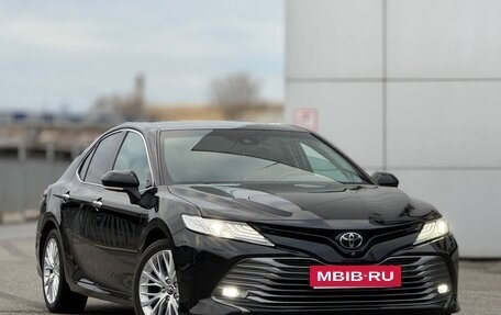 Toyota Camry, 2018 год, 2 899 999 рублей, 2 фотография