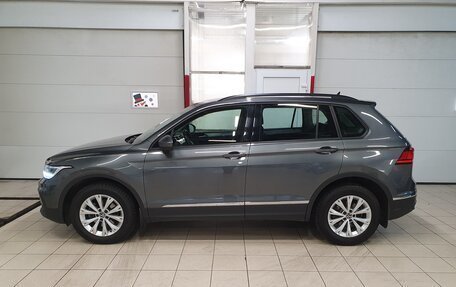 Volkswagen Tiguan II, 2021 год, 2 798 000 рублей, 2 фотография