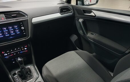 Volkswagen Tiguan II, 2021 год, 2 798 000 рублей, 26 фотография