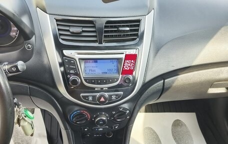 Hyundai Solaris II рестайлинг, 2012 год, 880 000 рублей, 7 фотография