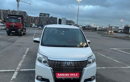 Toyota Esquire I, 2015 год, 1 850 000 рублей, 1 фотография