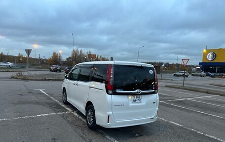 Toyota Esquire I, 2015 год, 1 850 000 рублей, 3 фотография