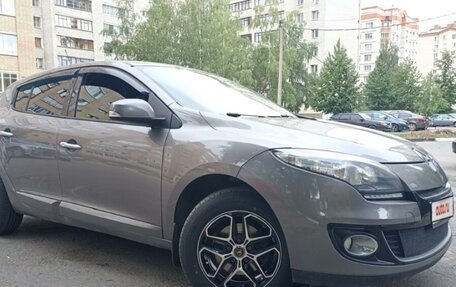 Renault Megane III, 2013 год, 880 000 рублей, 2 фотография
