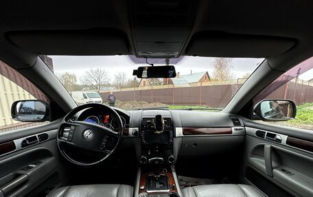 Volkswagen Touareg III, 2004 год, 900 000 рублей, 2 фотография