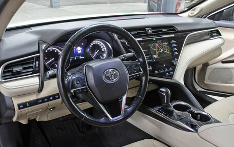 Toyota Camry, 2018 год, 2 498 000 рублей, 16 фотография