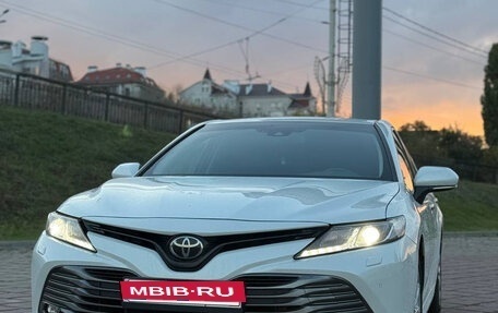 Toyota Camry, 2019 год, 3 000 000 рублей, 2 фотография