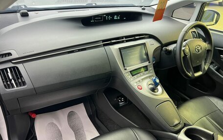 Toyota Prius, 2015 год, 1 279 000 рублей, 13 фотография