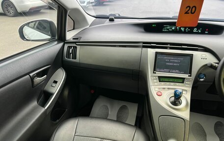 Toyota Prius, 2015 год, 1 279 000 рублей, 14 фотография