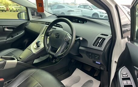 Toyota Prius, 2015 год, 1 279 000 рублей, 10 фотография