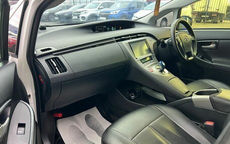 Toyota Prius, 2015 год, 1 279 000 рублей, 12 фотография