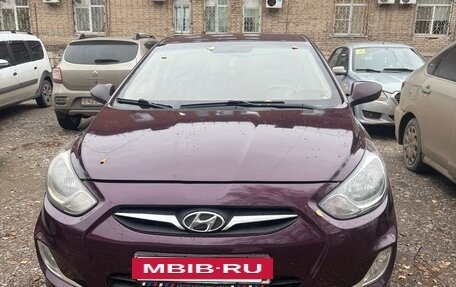 Hyundai Solaris II рестайлинг, 2011 год, 650 000 рублей, 2 фотография