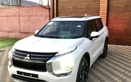 Mitsubishi Outlander, 2023 год, 4 900 000 рублей, 2 фотография