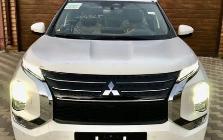 Mitsubishi Outlander, 2023 год, 4 900 000 рублей, 3 фотография