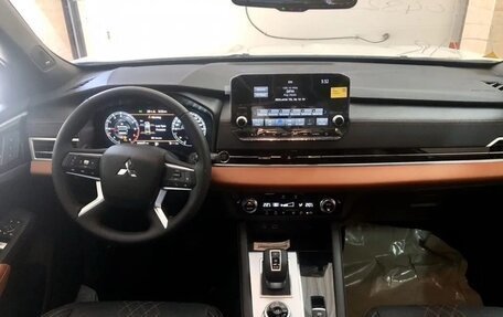 Mitsubishi Outlander, 2023 год, 4 900 000 рублей, 5 фотография